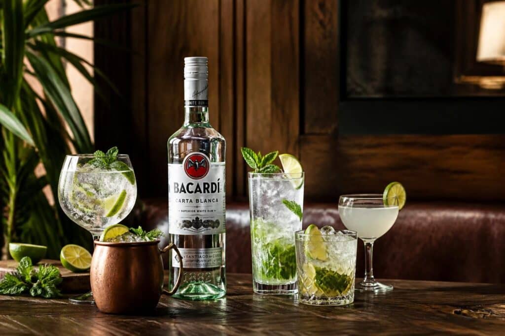 découvrez le bacardi blanc : son goût unique, des recettes de cocktails faciles à réaliser, et ses différents usages pour sublimer vos boissons.