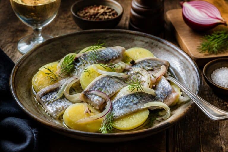 découvrez la recette traditionnelle des harengs pommes à l’huile ainsi que ses délicieuses variantes pour un plat savoureux et facile à préparer.